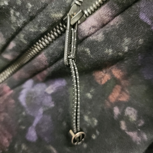 Lululemon Scuba Hoodie Light Cotton FleeceFrozen Flourish Multi/Black size 10 - Picture 8 of 9